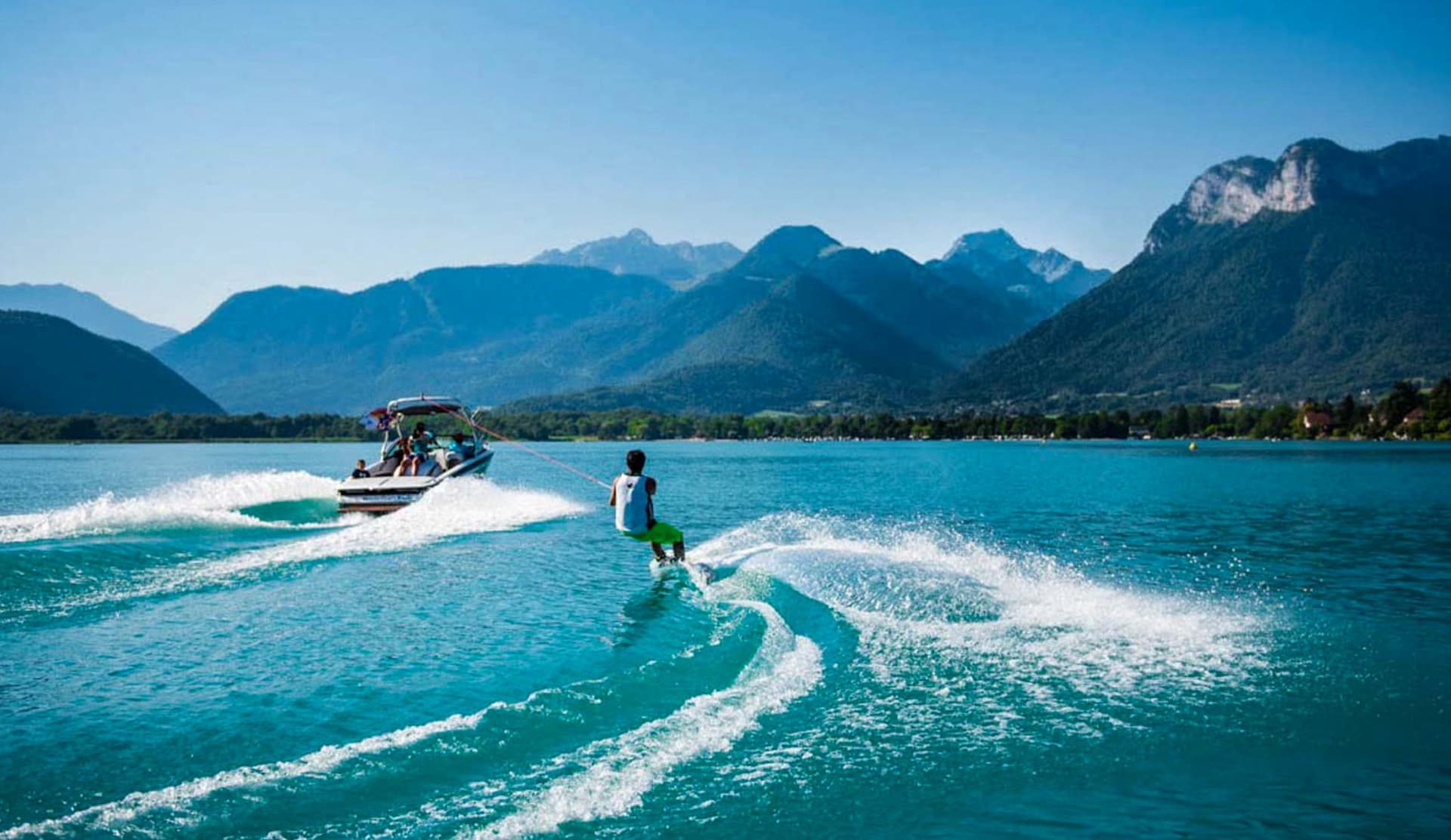 Guide Complet Location Ski Nautique Wakesurf à Annecy en 2023