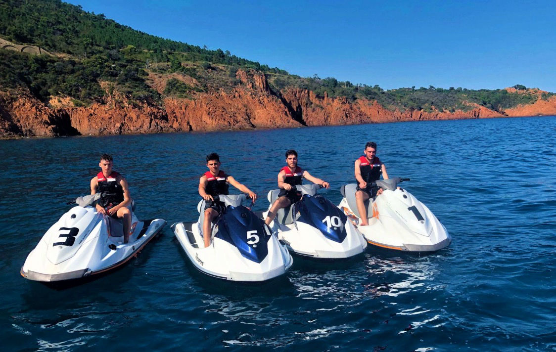 Guide Complet Location Jetski à Cannes en 2024