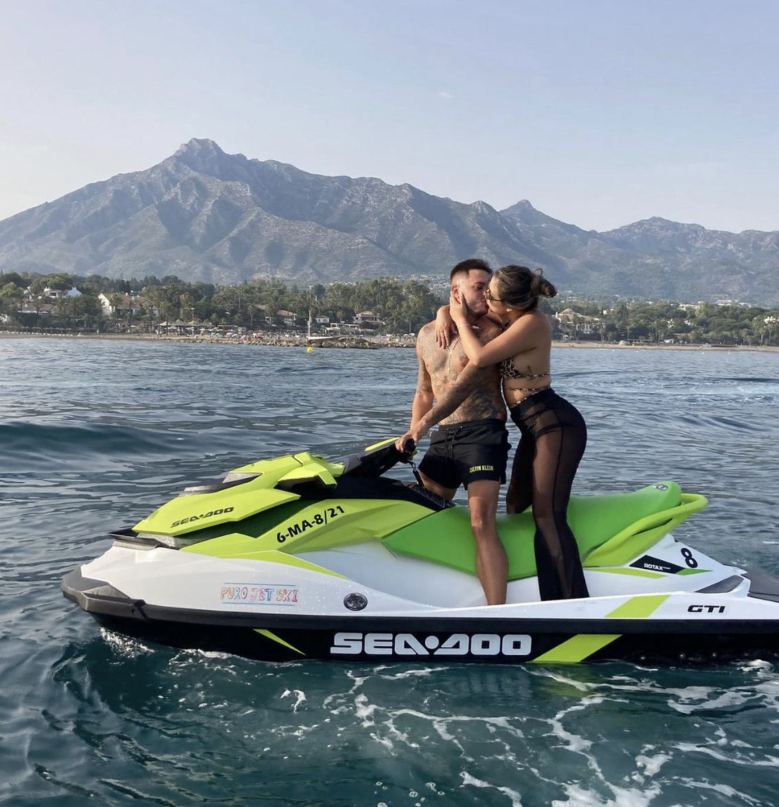 malaga jetski couple paysage bisous